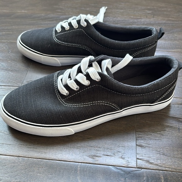 Universal Thread lace up Canvas/cotton Sneakers,grippy sole,pull tab,everyday - Picture 4 of 9